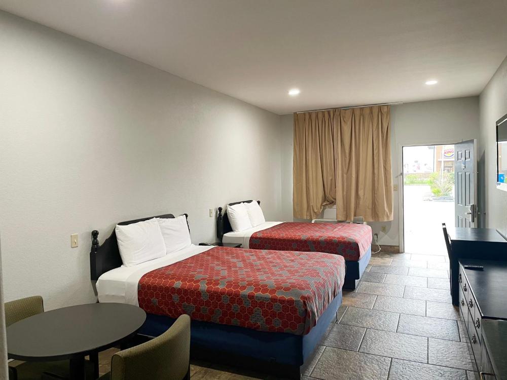 Queen Room with Two Queen Beds interior